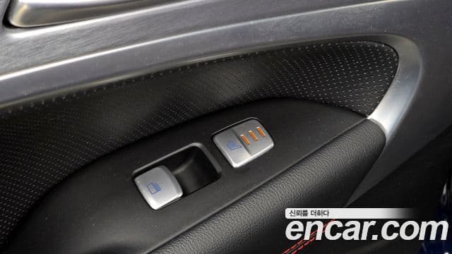 Genesis G70 2019 — Photo 15/20
