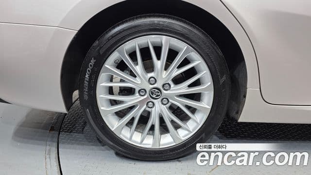 Toyota Camry 2018 — ფოტო 14/32