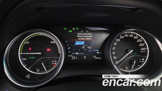 Toyota Camry 2018 — ფოტო 16/32