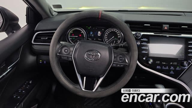 Toyota Camry 2018 — ფოტო 9/32