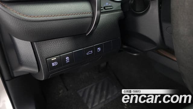 Toyota Camry 2018 — ფოტო 31/32