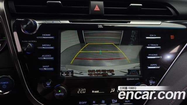 Toyota Camry 2018 — ფოტო 19/32
