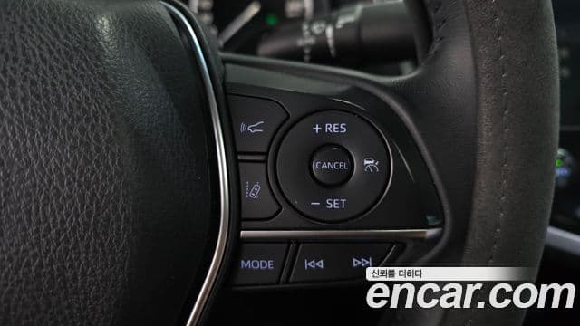 Toyota Camry 2018 — ფოტო 28/32
