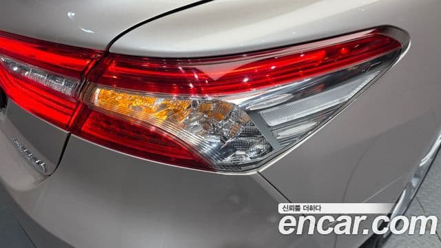Toyota Camry 2018 — ფოტო 4/32