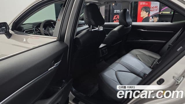 Toyota Camry 2018 — ფოტო 6/32