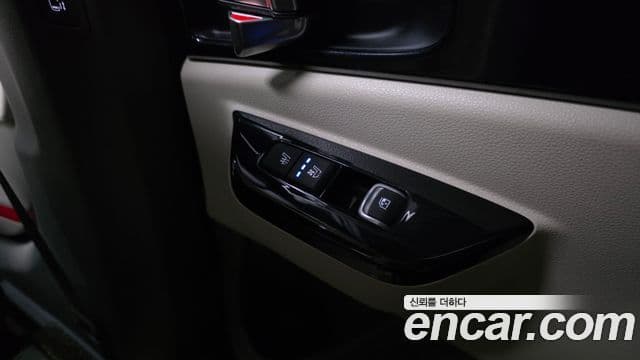 Kia Carnival 2022 — ფოტო 18/20