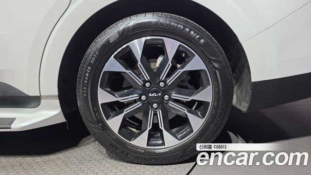 Kia Carnival 2022 — Şəkil 20/33