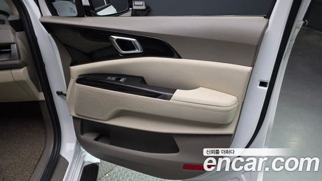 Kia Carnival 2022 — Şəkil 25/33