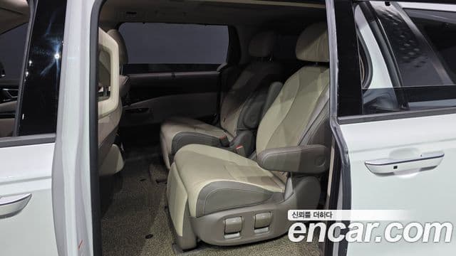 Kia Carnival 2022 — Şəkil 30/33