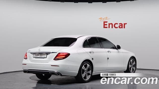 Mercedes-Benz E-Class 2018 — ფოტო 2/20