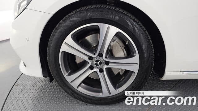 Mercedes-Benz E-Class 2018 — ფოტო 5/20
