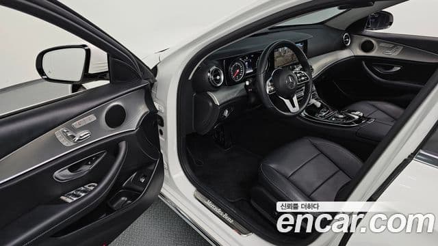 Mercedes-Benz E-Class 2018 — ფოტო 10/20