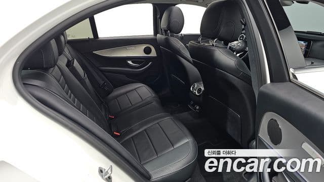 Mercedes-Benz E-Class 2018 — ფოტო 12/20