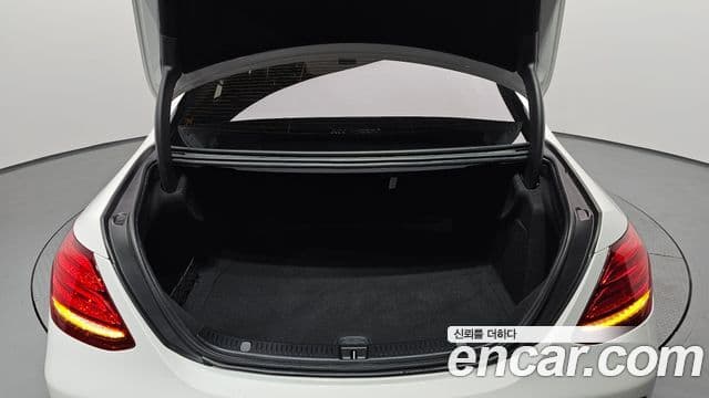 Mercedes-Benz E-Class 2018 — ფოტო 20/20