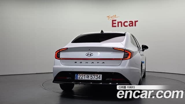 Hyundai Sonata 2022 — ფოტო 4/20