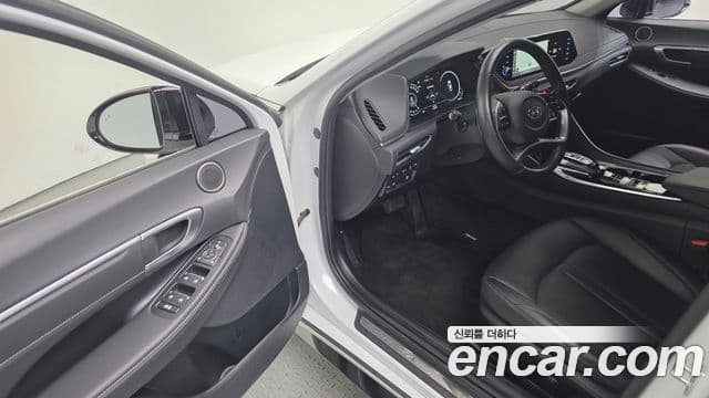 Hyundai Sonata 2022 — ფოტო 11/20
