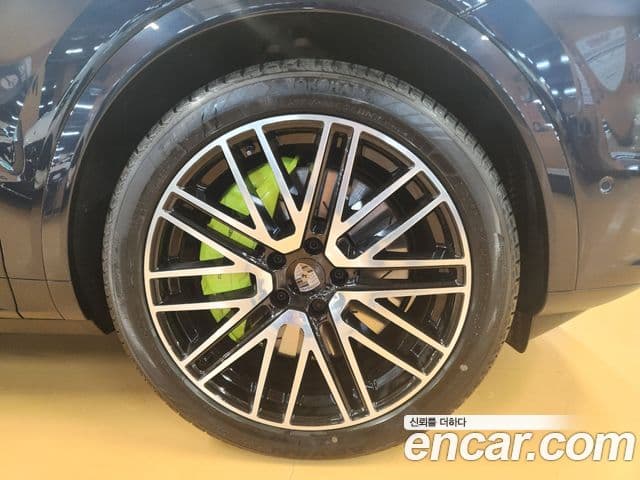 Porsche Cayenne 2025 — ფოტო 4/20