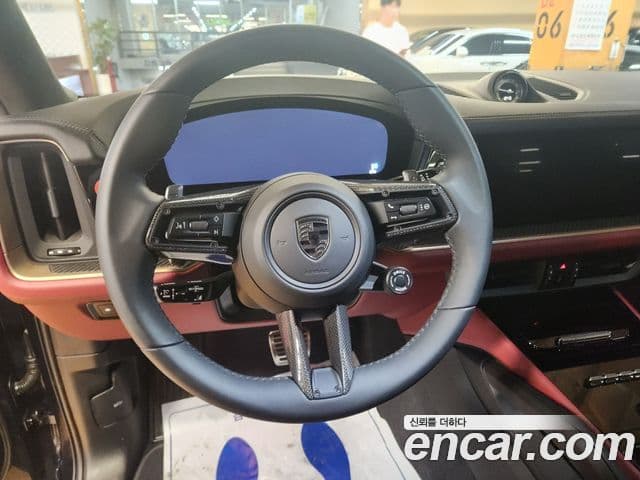 Porsche Cayenne 2025 — ფოტო 12/20