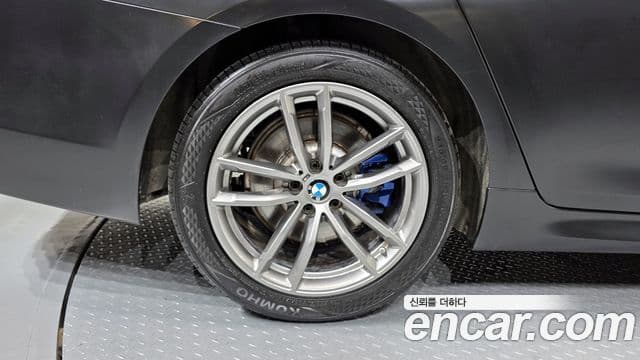 BMW 5 Series 2018 — Photo 7/20