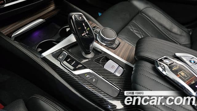 BMW 5 Series 2018 — Photo 14/20