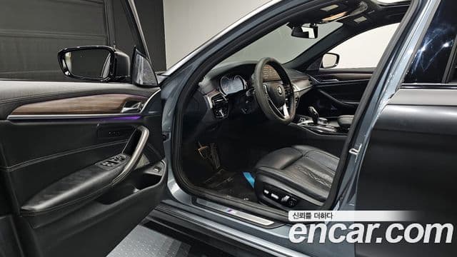 BMW 5 Series 2018 — Photo 2/20