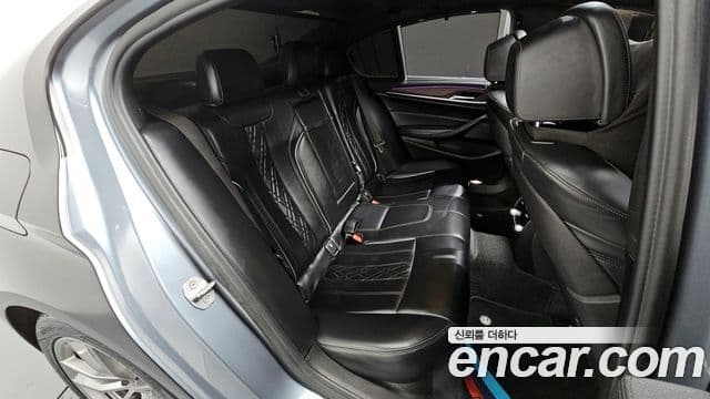BMW 5 Series 2018 — Photo 17/20