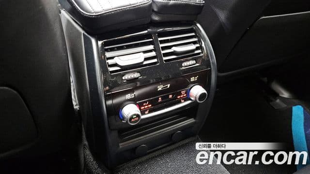BMW 5 Series 2018 — Photo 9/20
