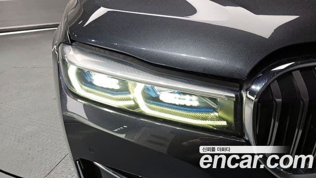BMW 7 Series 2019 — Photo 26/33