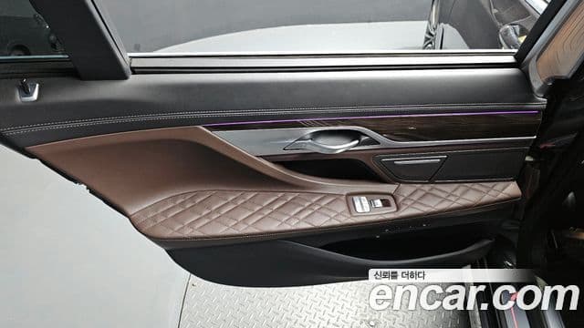 BMW 7 Series 2019 — Photo 10/33