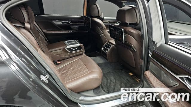 BMW 7 Series 2019 — Photo 33/33