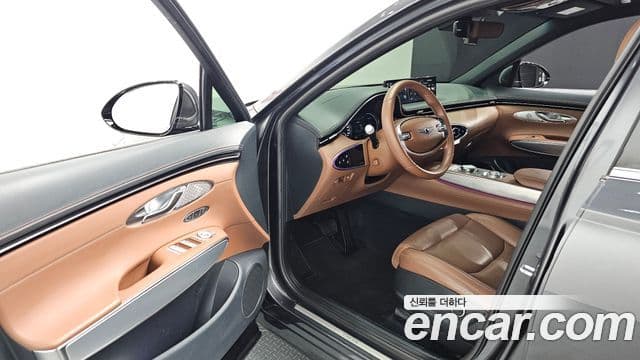 Genesis GV70 2021 — ფოტო 11/33