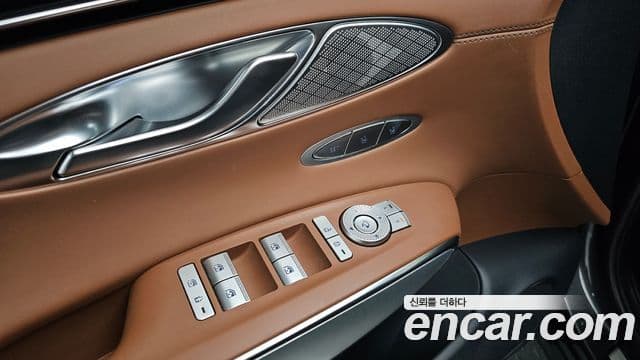 Genesis GV70 2021 — ფოტო 8/33