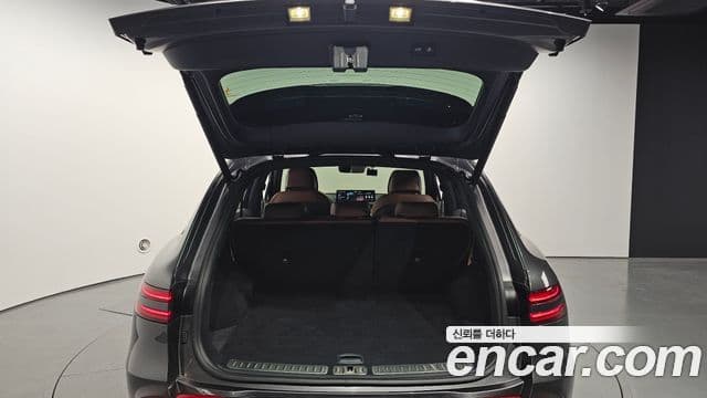 Genesis GV70 2021 — ფოტო 27/33