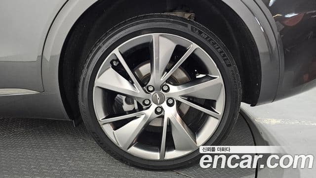 Genesis GV70 2021 — ფოტო 23/33