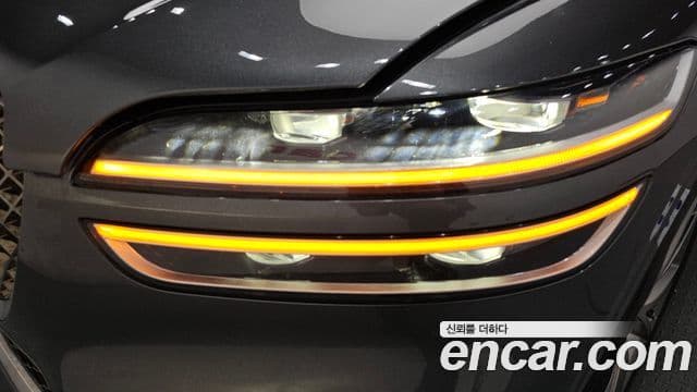 Genesis GV70 2021 — ფოტო 19/33
