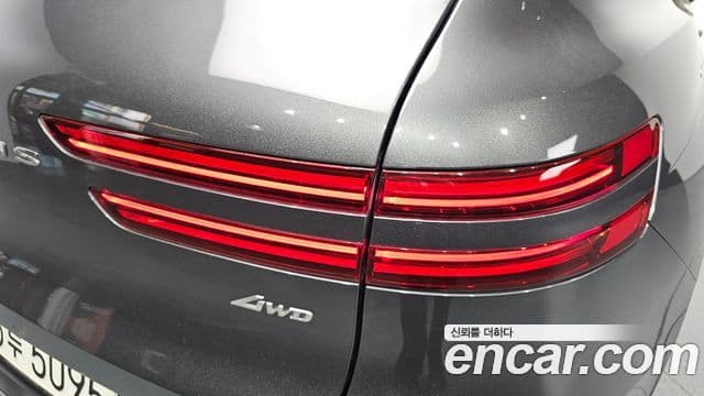 Genesis GV70 2021 — ფოტო 32/33