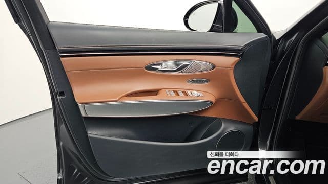 Genesis GV70 2021 — ფოტო 29/33