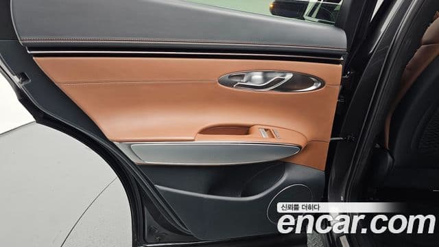 Genesis GV70 2021 — ფოტო 18/33