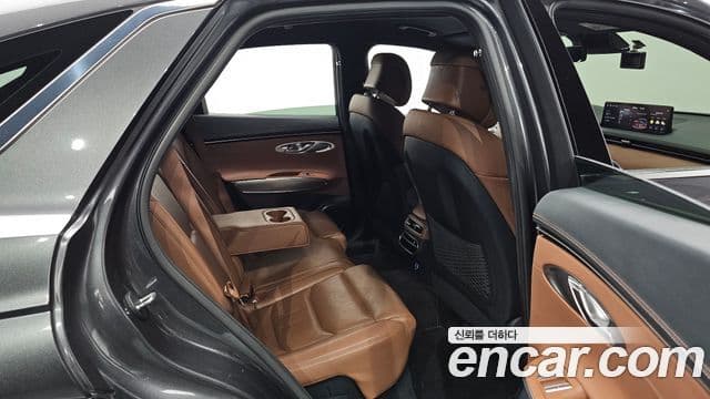 Genesis GV70 2021 — ფოტო 7/33