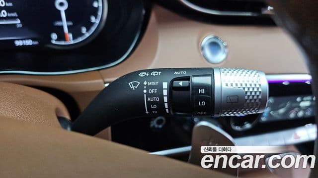 Genesis GV70 2021 — ფოტო 17/33