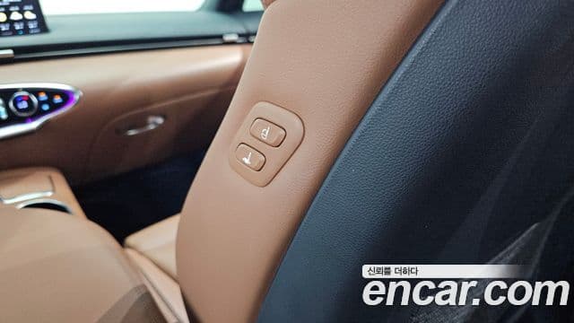 Genesis GV70 2021 — ფოტო 20/33