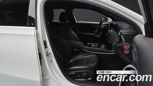 Mercedes-Benz A-Class 2022 — Photo 9/28