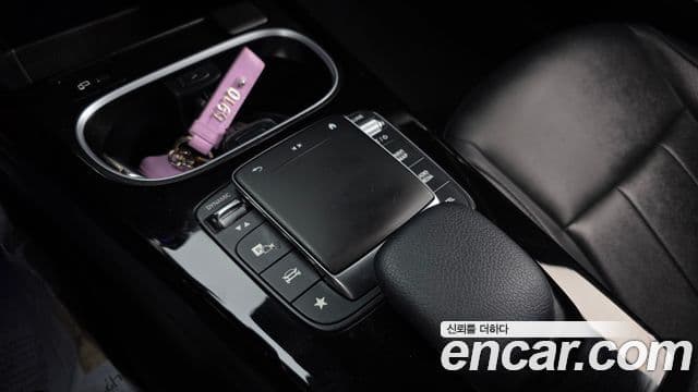 Mercedes-Benz A-Class 2022 — Photo 23/28