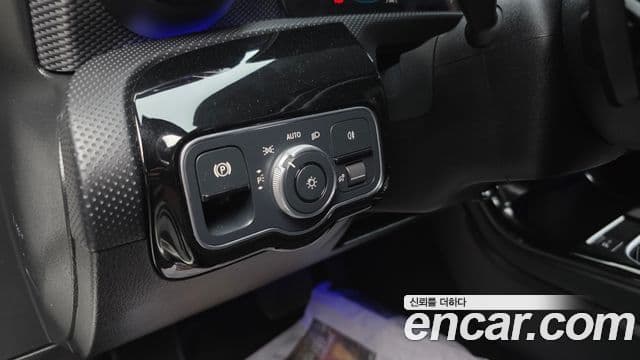 Mercedes-Benz A-Class 2022 — Photo 12/28