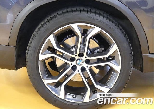 BMW X5 2022 — ფოტო 4/20