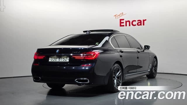 BMW 7 Series 2018 — ფოტო 7/20
