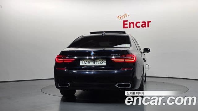 BMW 7 Series 2018 — ფოტო 19/20