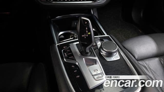 BMW 7 Series 2018 — ფოტო 20/20