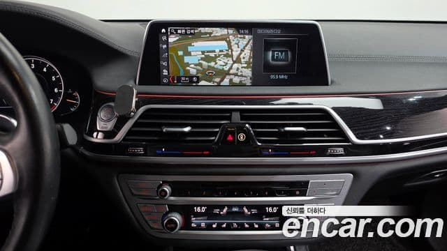 BMW 7 Series 2018 — ფოტო 18/20