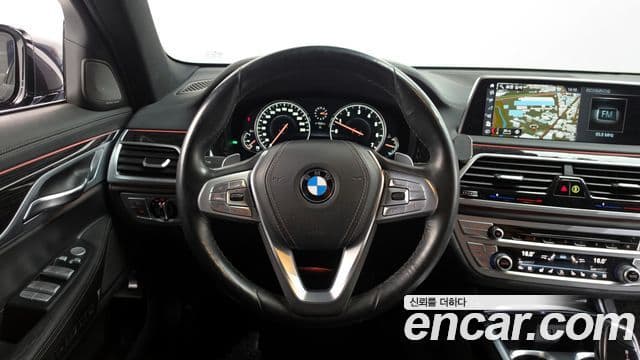 BMW 7 Series 2018 — ფოტო 8/20